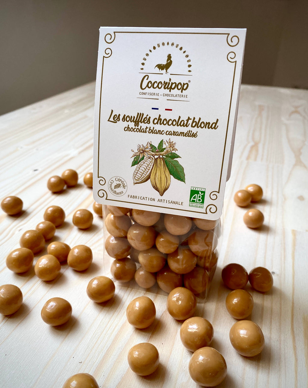 Knasende chokoladekugler med karameliseret hvid chokolade