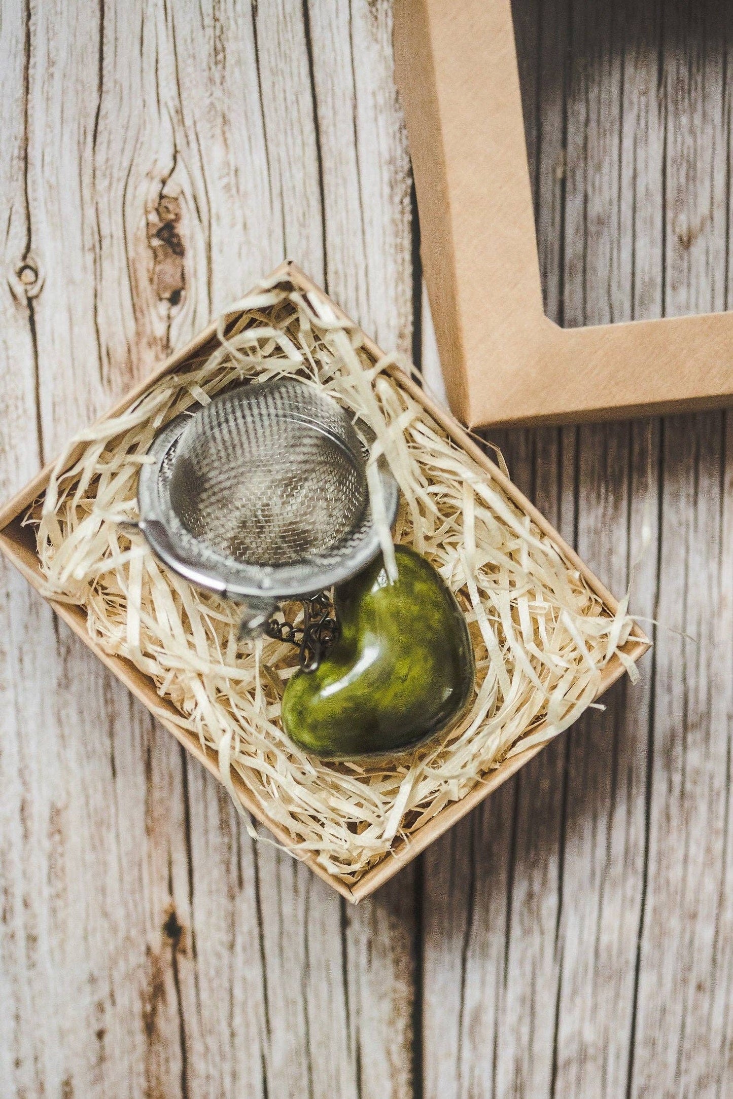 Håndlavet teæg med keramisk grønt hjerte 💚