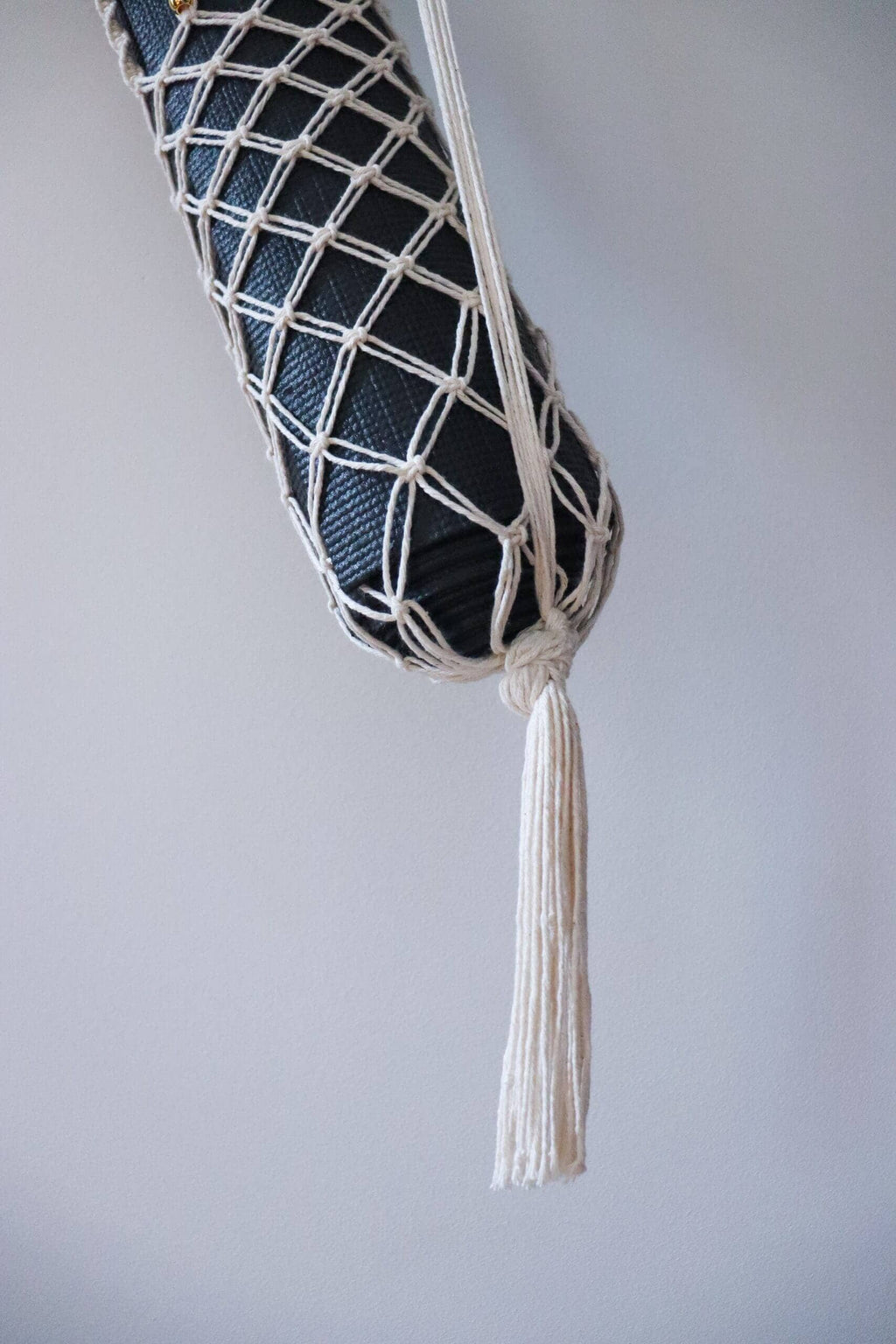 Håndlavet net til yogamåtte – med gyldne detaljer