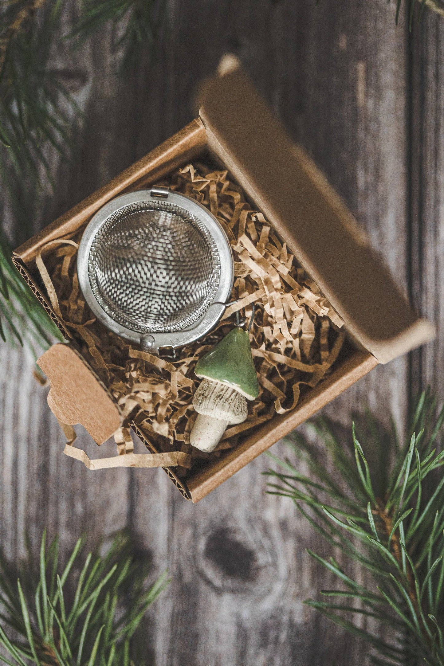 Håndlavet teæg med keramisk grøn svamp 🍄‍🟫