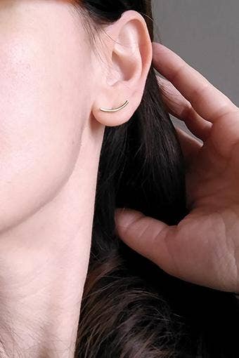 Minimalistiske ørestikker i forgyldt messing