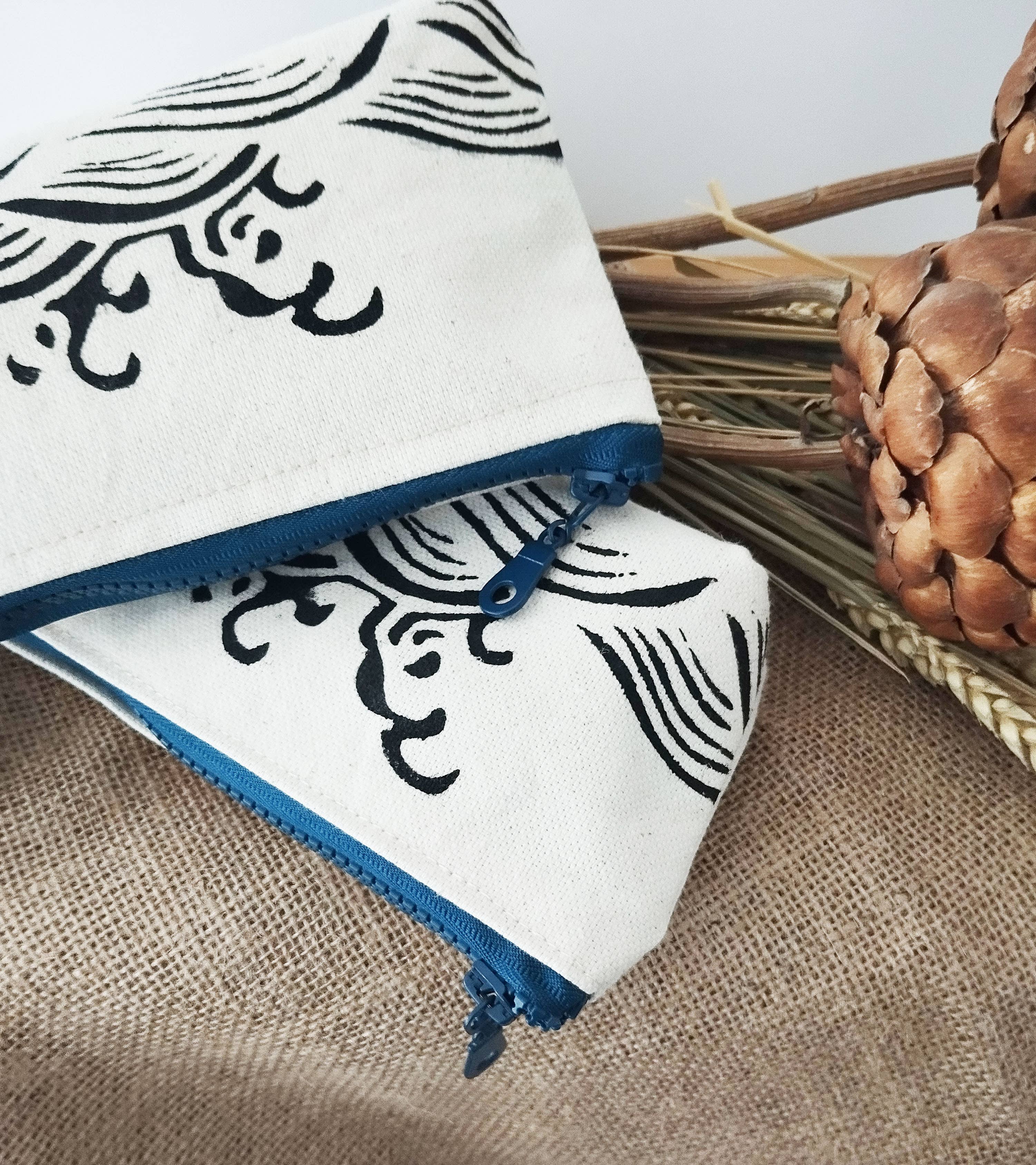 Kosmetikpung / organizer med japansk bølgemønster – stil, ro og orden i tasken