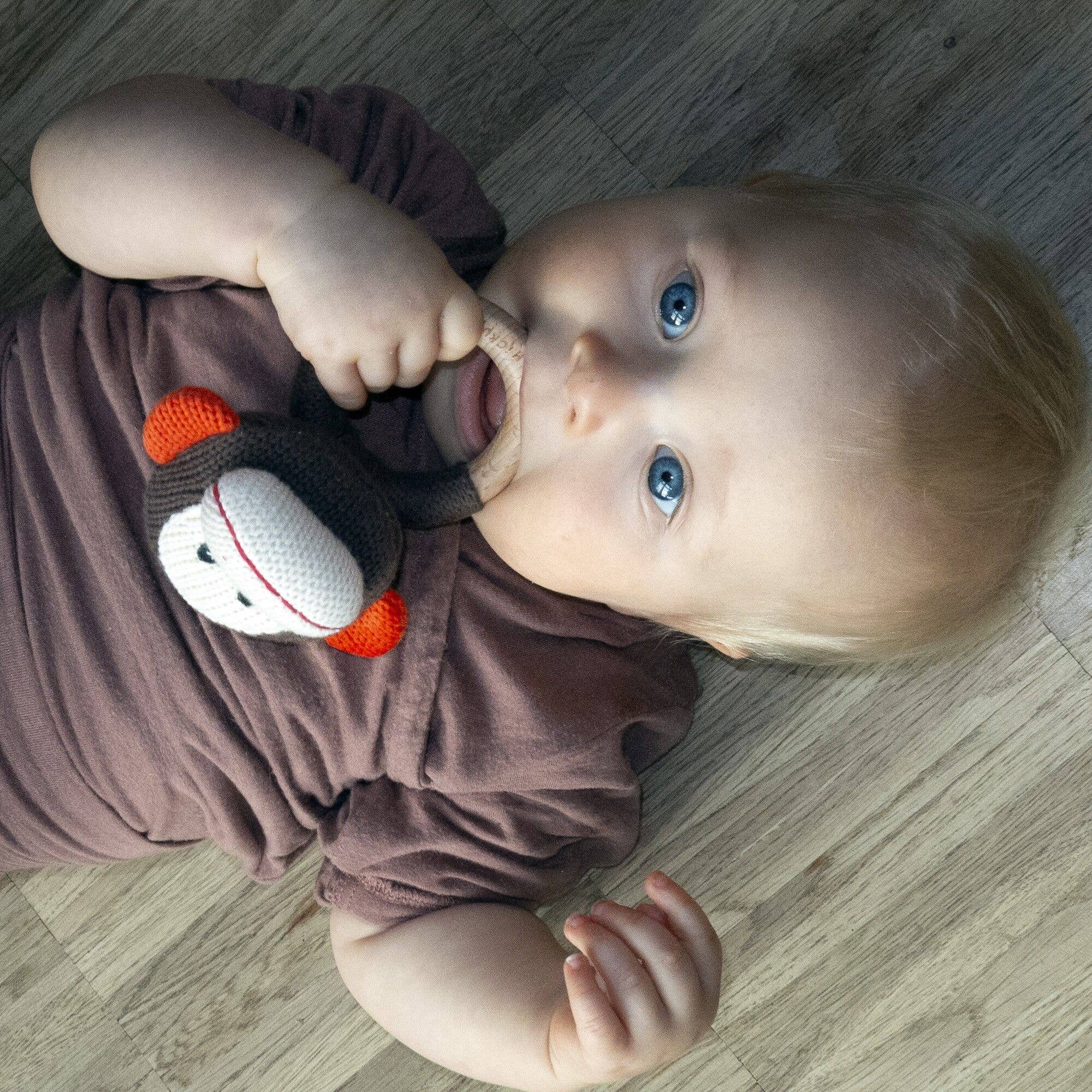 Naturlig bidering - sød abe