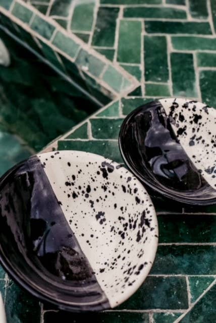 Håndlavet skålesæt i sort & hvid – 3 ovale keramikskåle med karakter