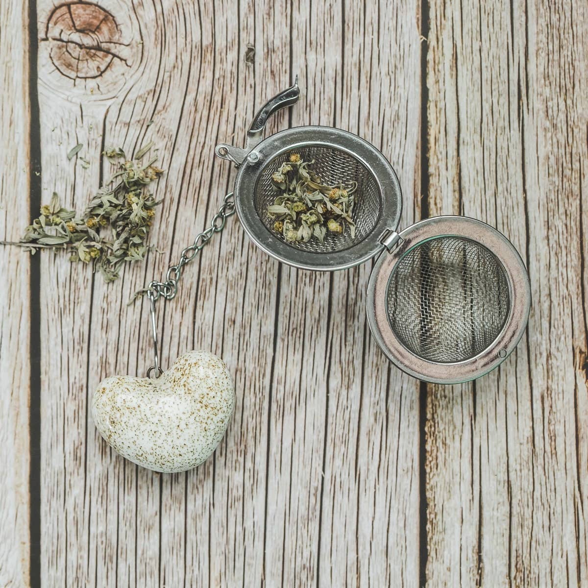 Håndlavet teæg med keramisk hvidt hjerte 🤍