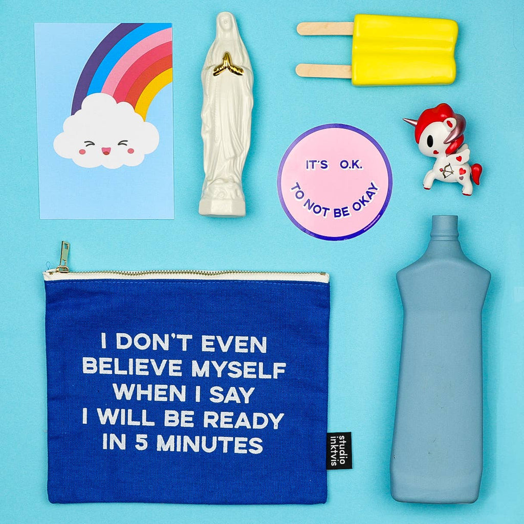 Makeup pung med lynlås “I’ll Be Ready In 5 Minutes” – mørkeblå canvas pouch