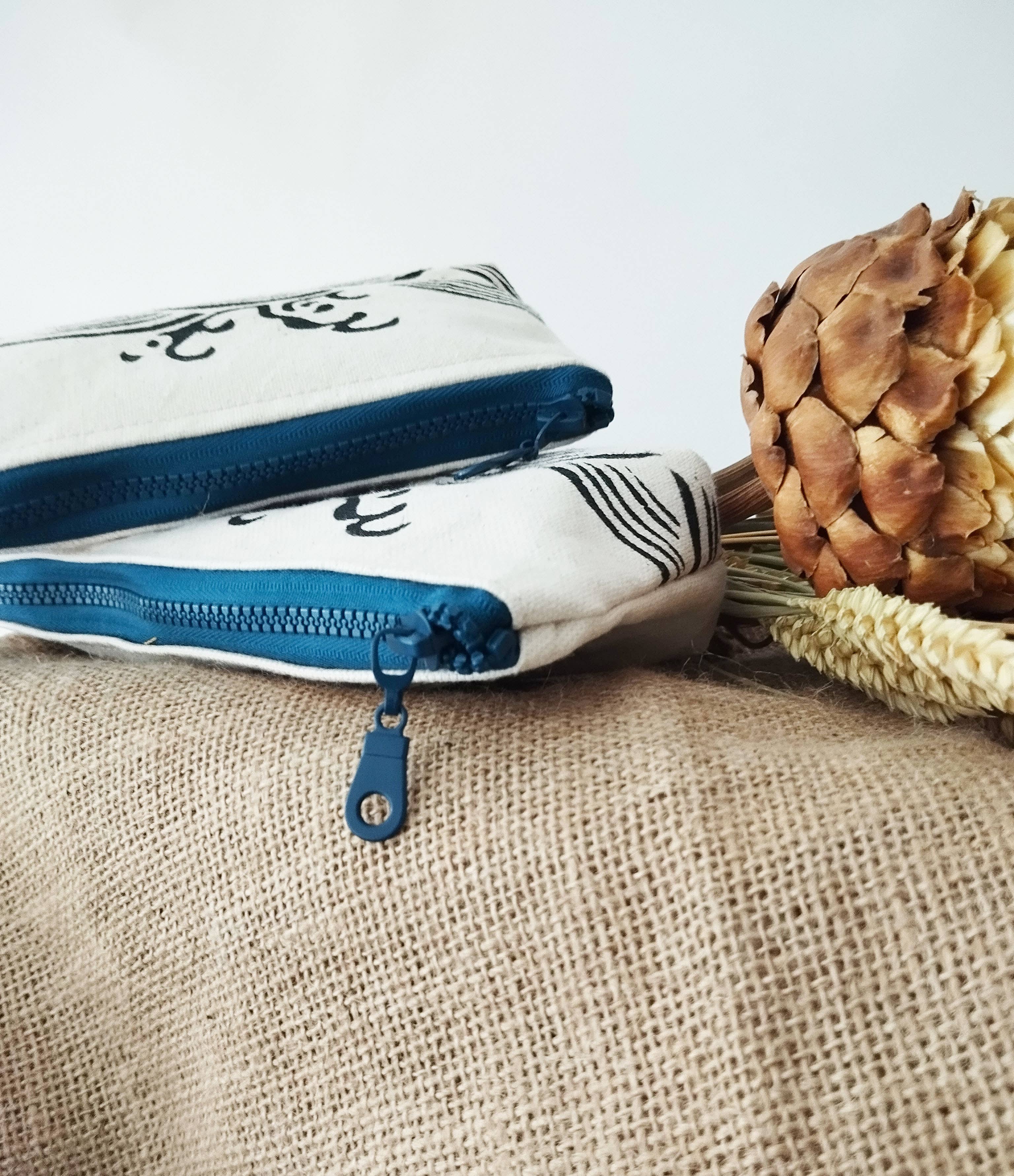 Kosmetikpung / organizer med japansk bølgemønster – stil, ro og orden i tasken