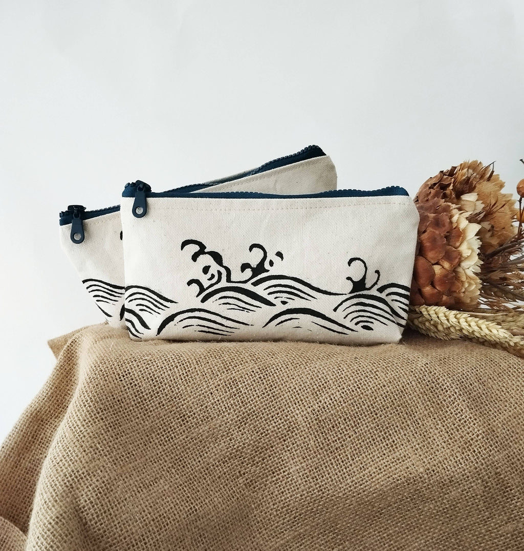 Kosmetikpung / organizer med japansk bølgemønster – stil, ro og orden i tasken