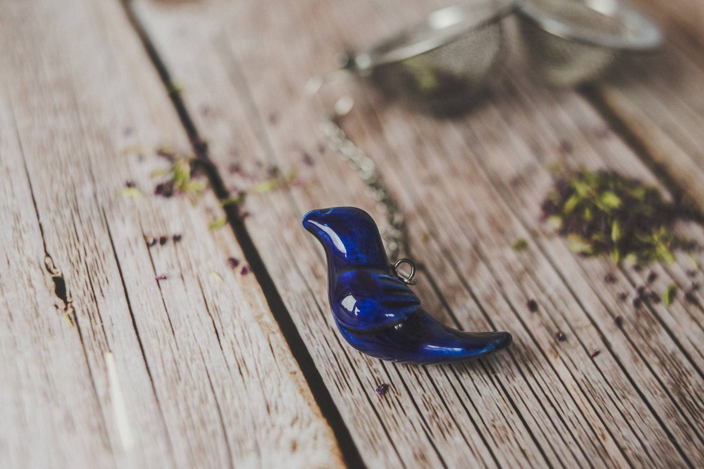 Håndlavet teæg med keramisk blå fugl 🐦