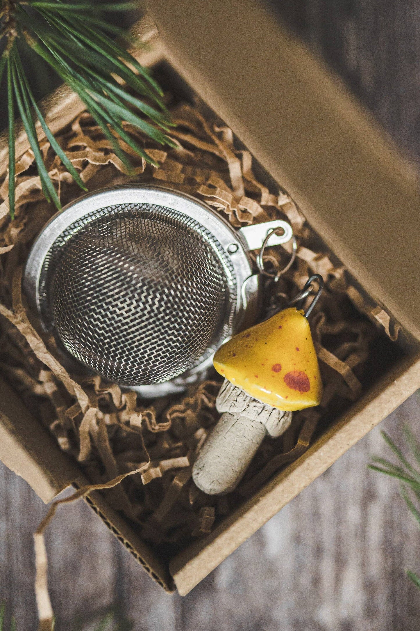 Håndlavet teæg med keramisk gul svamp 🍄‍🟫