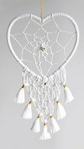 Håndlavet hjerte-drømmefanger i macramé – kærlighed til hjemmet