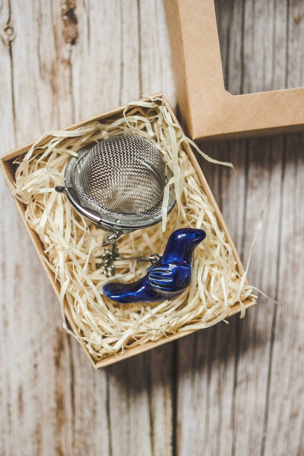 Håndlavet teæg med keramisk blå fugl 🐦