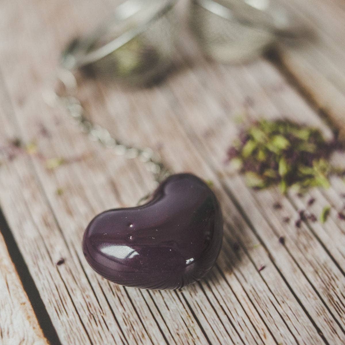 Håndlavet teæg med keramisk blomme farvet hjerte 💜