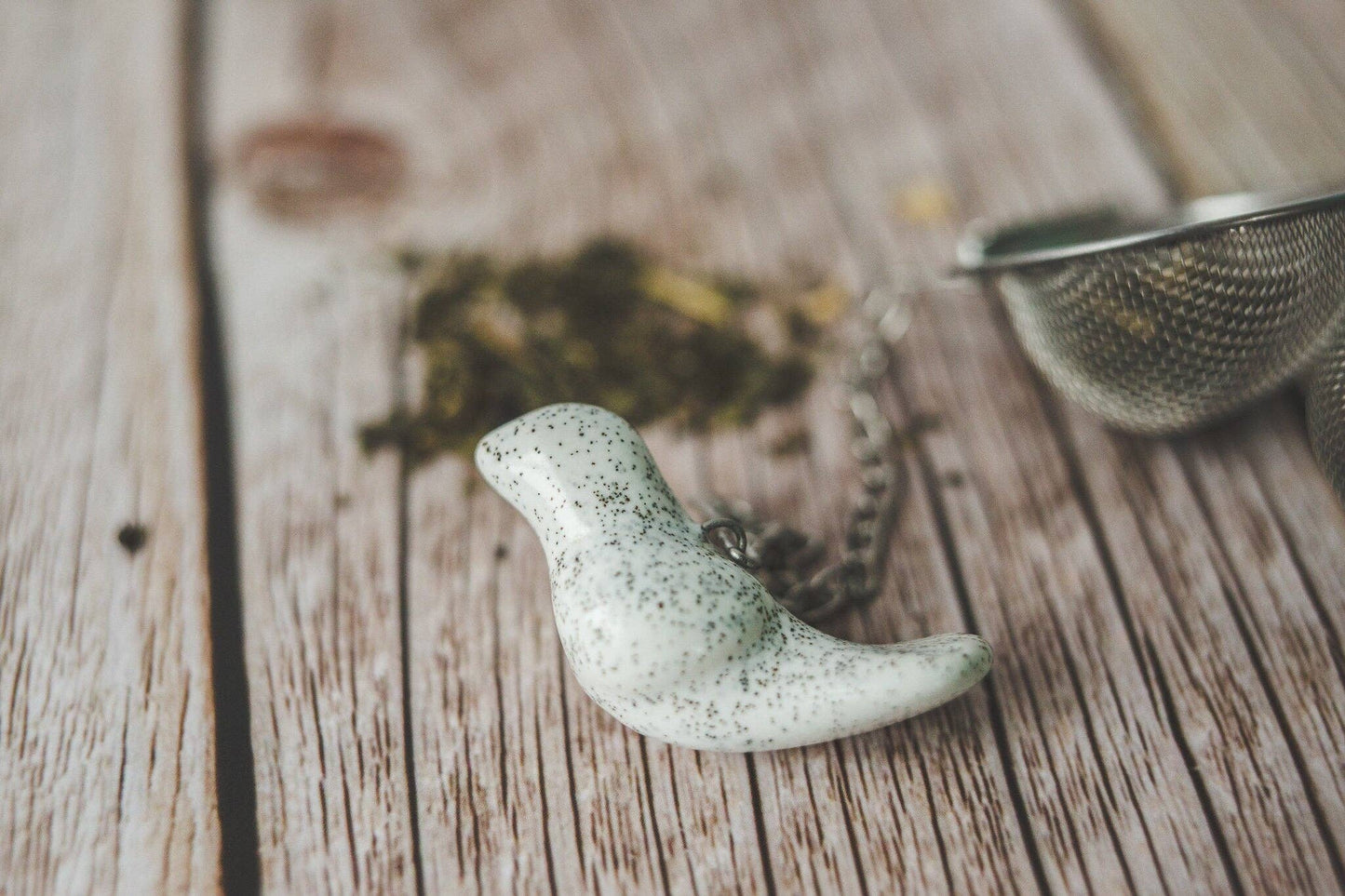 Håndlavet teæg med keramisk hvid fugl 🕊️