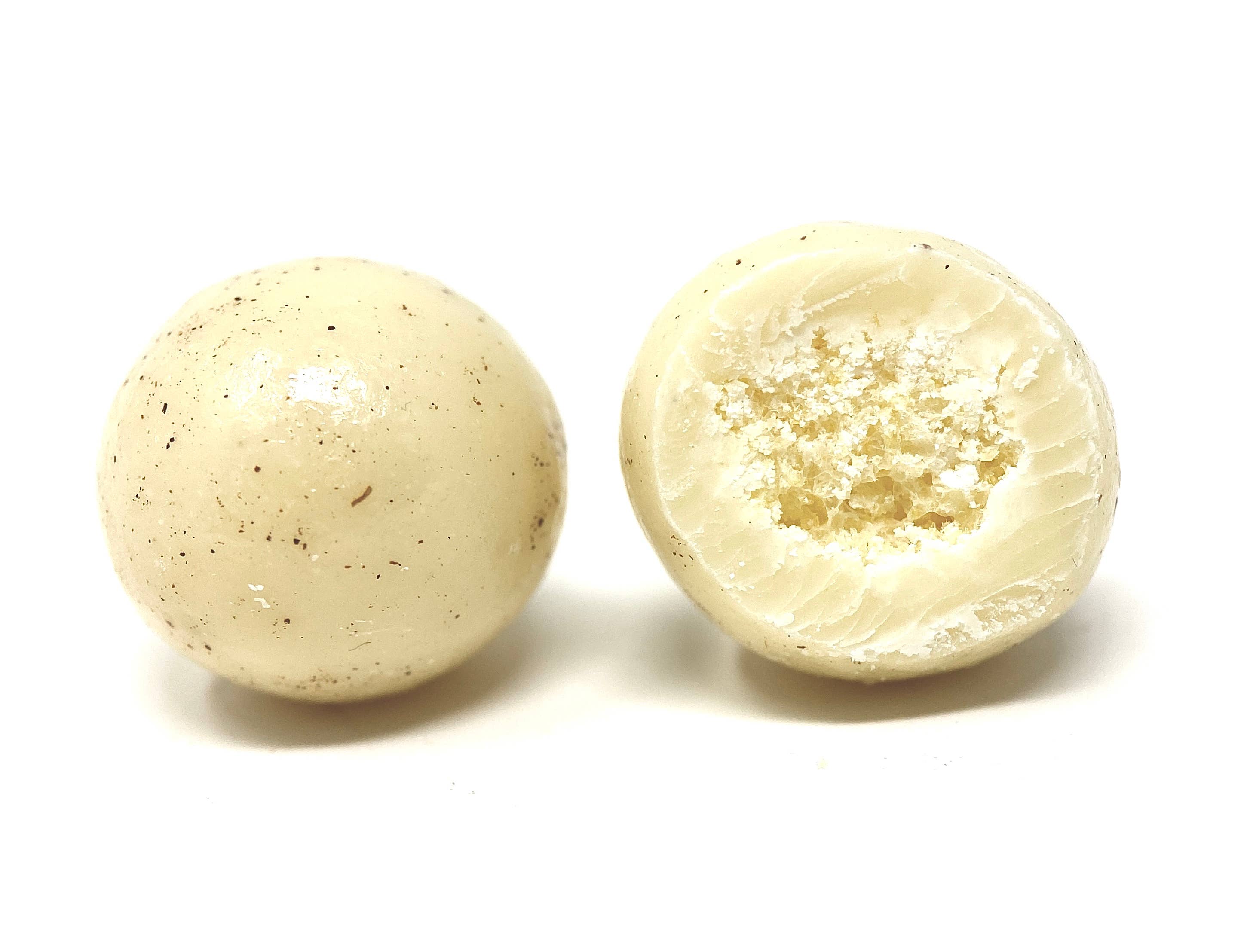 Knasende chokoladekugler med hvid chokolade, jordbær & bourbon-vanilje