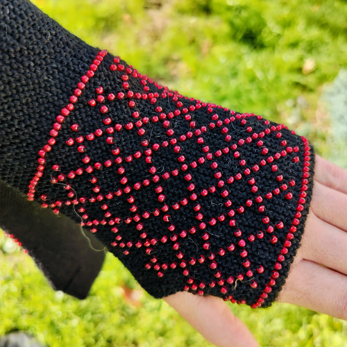 Strikket pulsvarmere med "tommelfinger", flere farver og mønstre