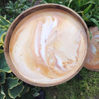 Bakkebord – i træ malet i guld, kobber og offwhite