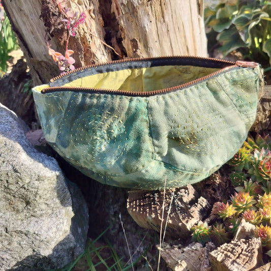 Clutch med Sashiko & Ecoprint – grøn magi i hånden