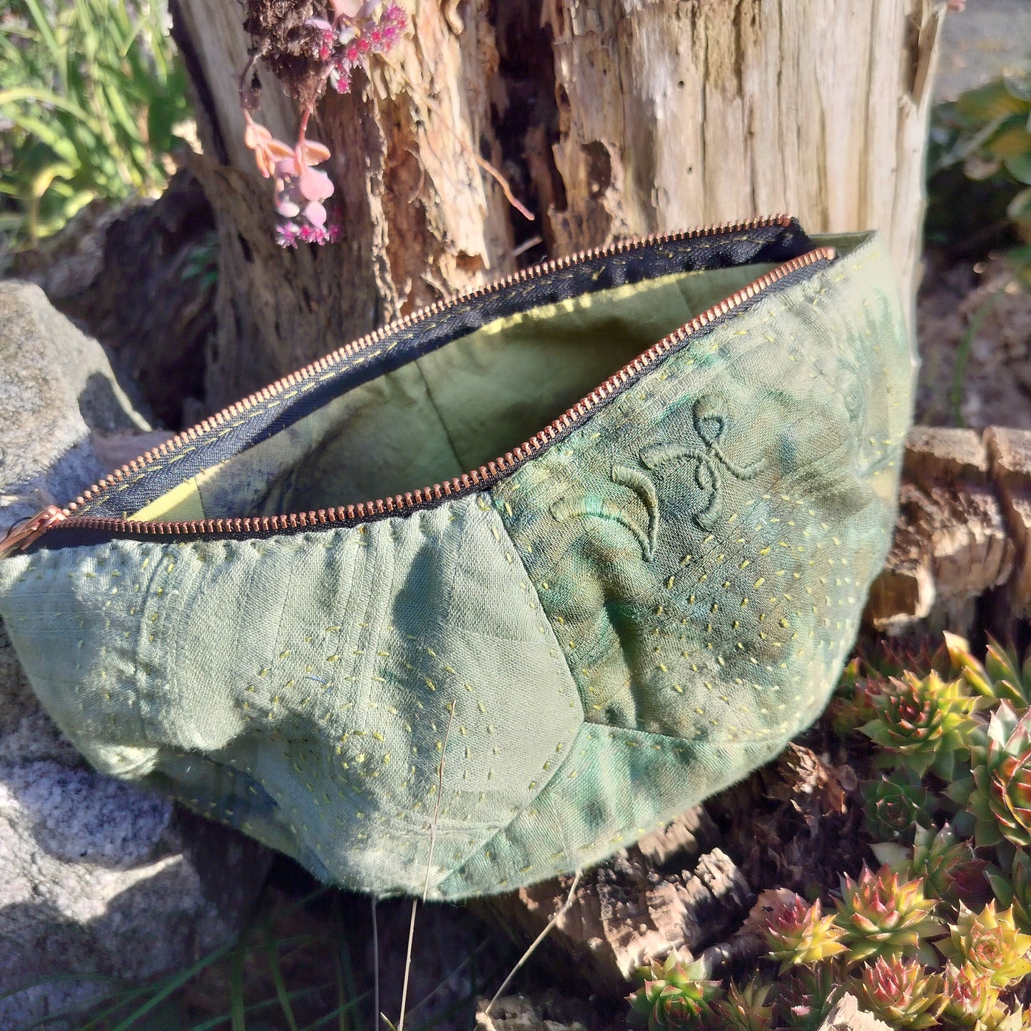 Clutch med Sashiko & Ecoprint – grøn magi i hånden