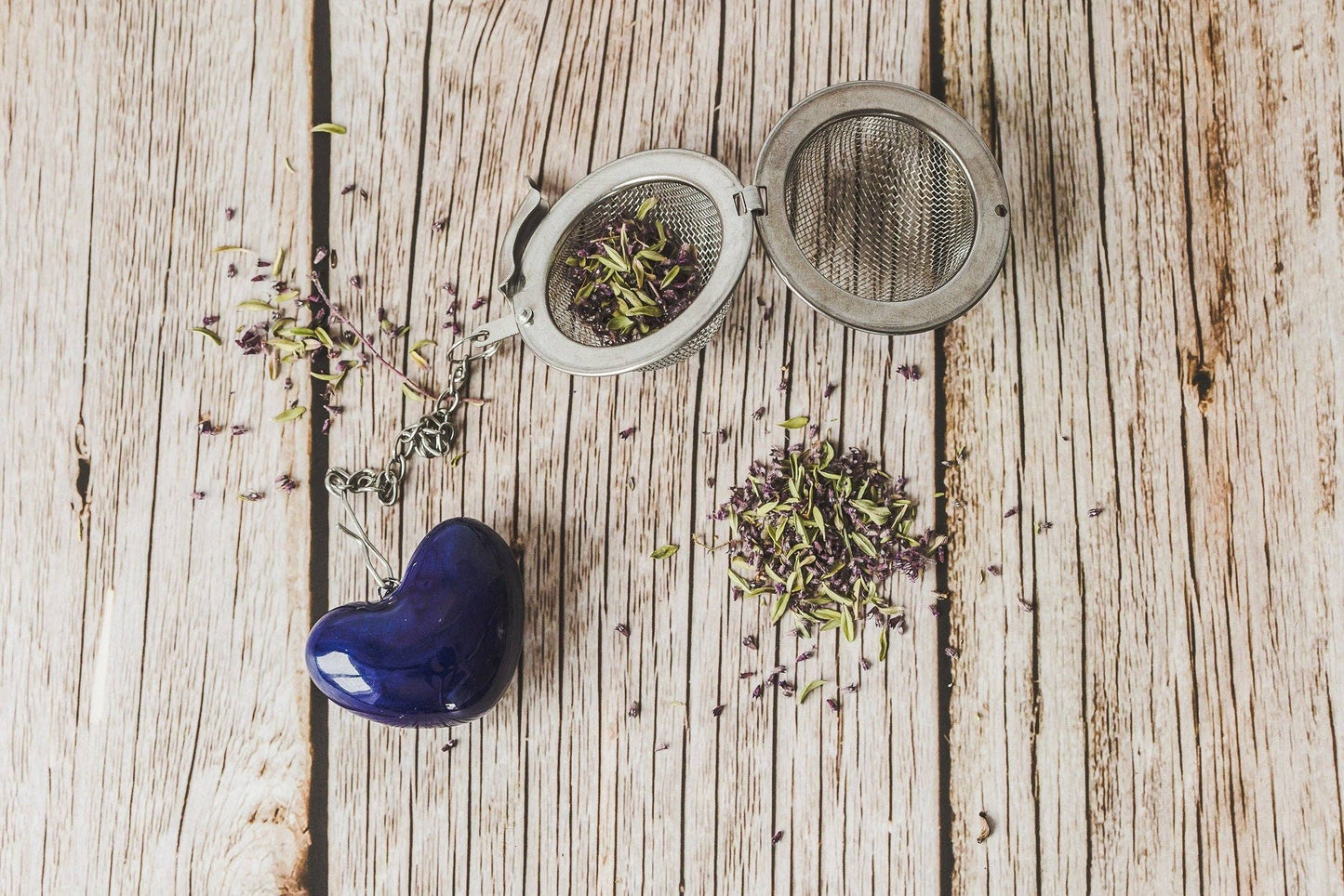 Håndlavet teæg med keramisk blåt hjerte 💙