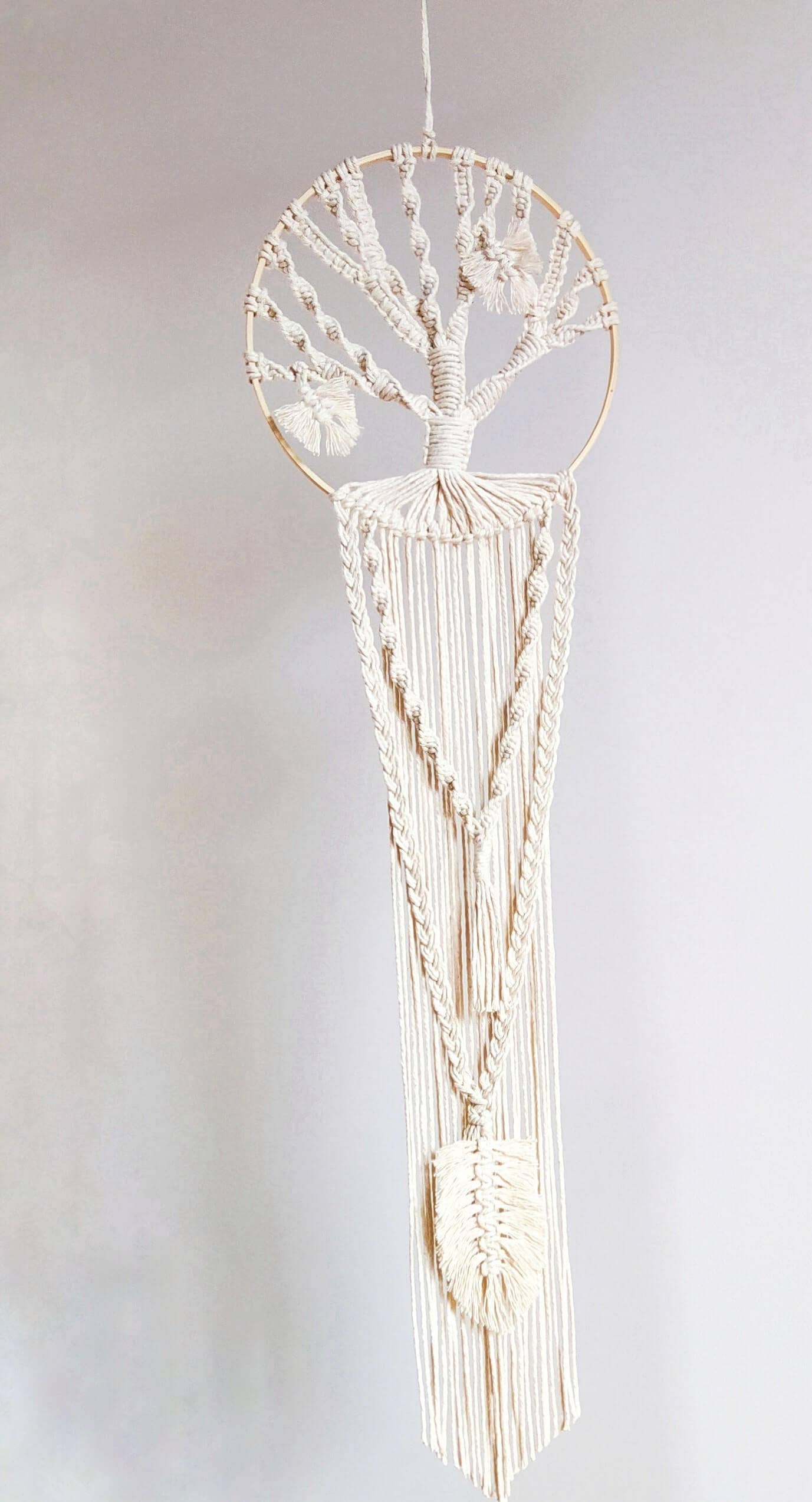Håndlavet drømmefanger med Livets Træ – et symbol på rødder, styrke og forbindelser