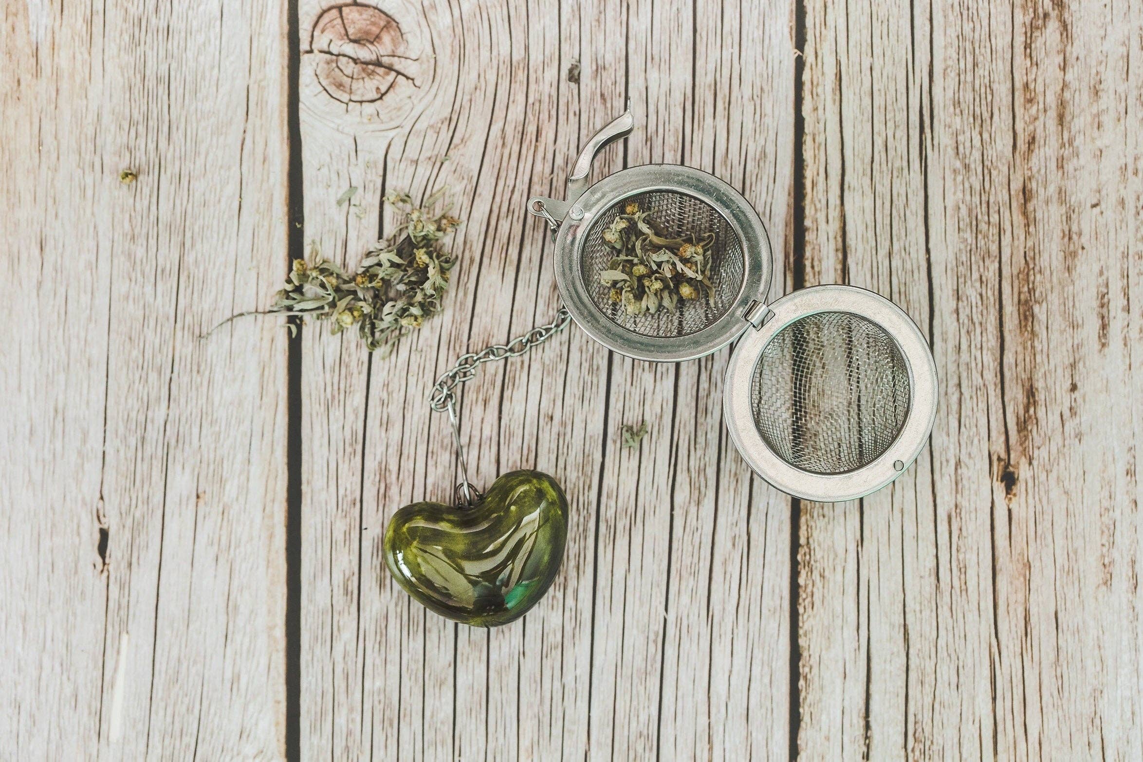 Håndlavet teæg med keramisk grønt hjerte 💚