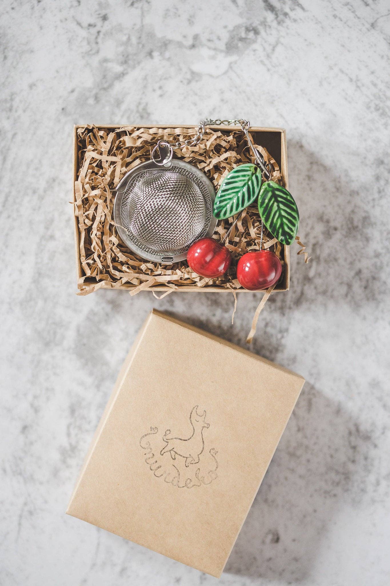 Håndlavet teæg med keramisk kirsebær 🍒