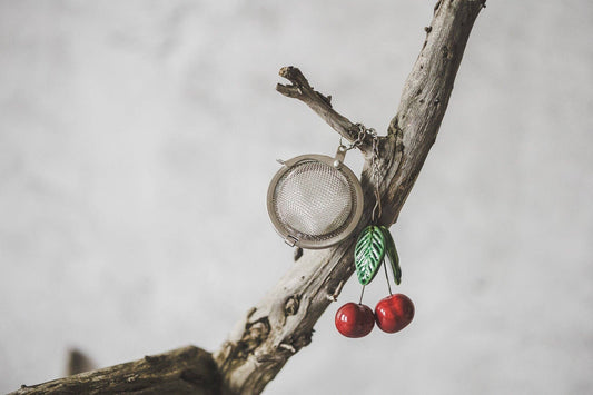 Håndlavet teæg med keramisk kirsebær 🍒