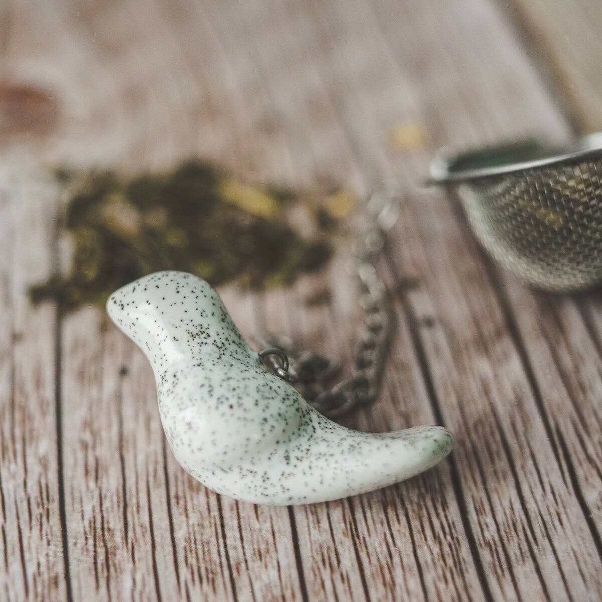 Håndlavet teæg med keramisk hvid fugl 🕊️