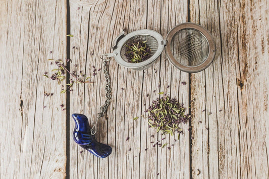 Håndlavet teæg med keramisk blå fugl 🐦