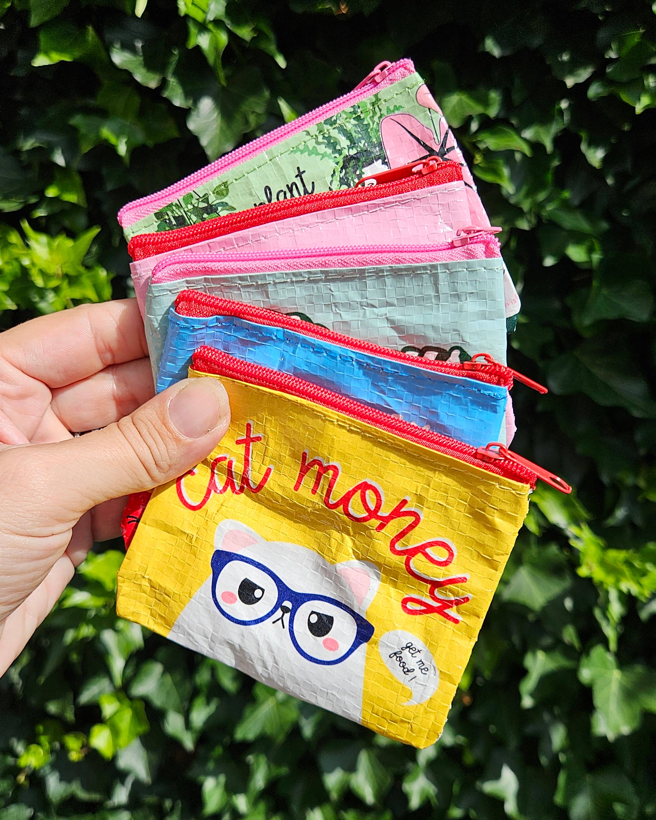 Mini pung “Snack Money” – farverig møntpung i genbrugsplast