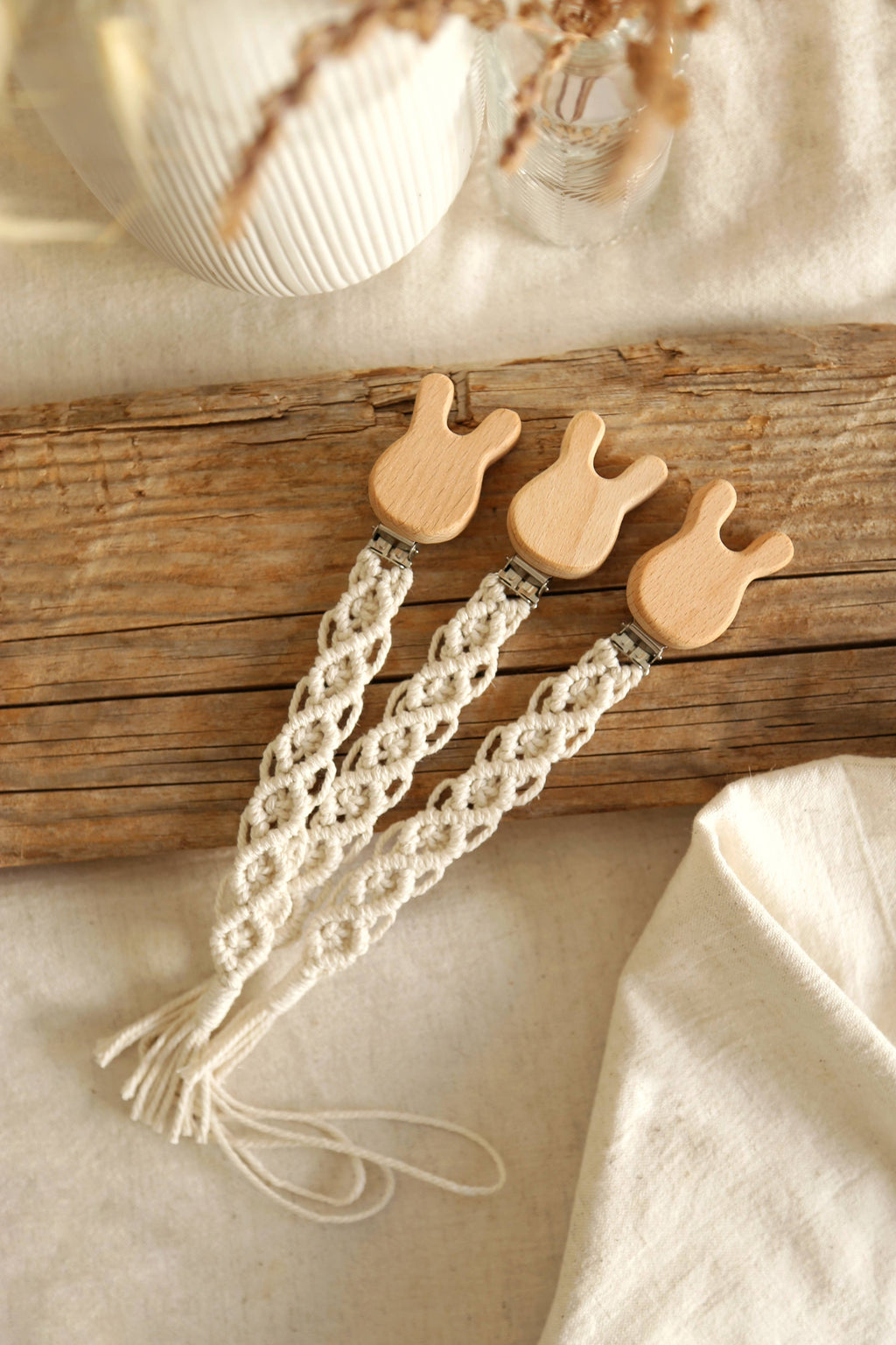 Håndlavet macramé suttesnor – naturlig, blød og helt uimodståelig