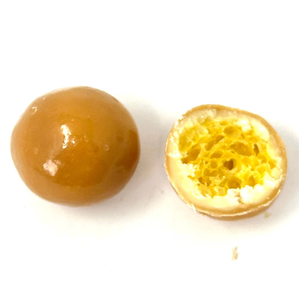 Knasende chokoladekugler med karameliseret hvid chokolade