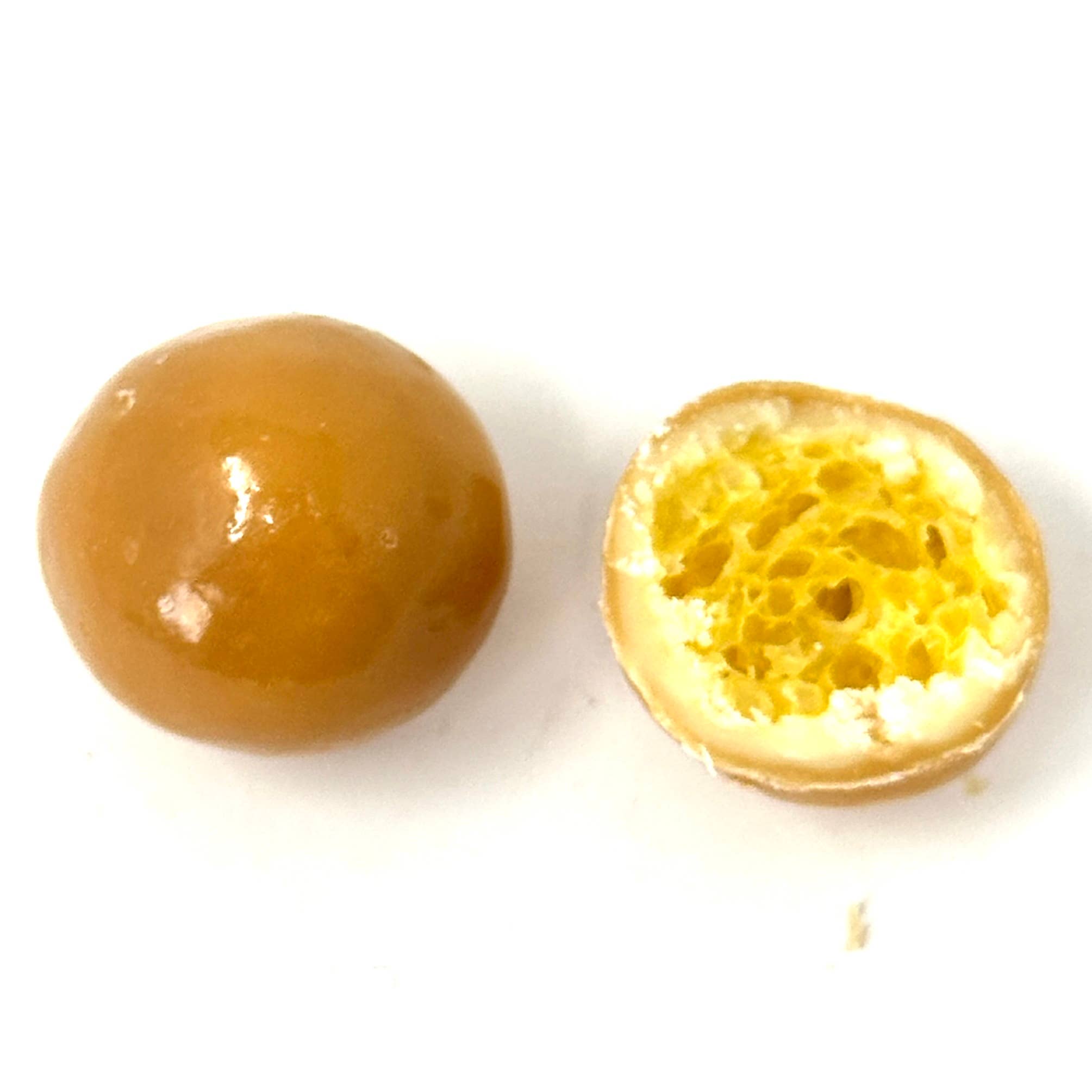 Knasende chokoladekugler med karameliseret hvid chokolade