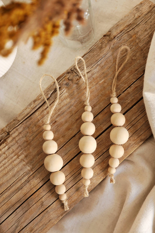 Naturlige træornamenter – bæredygtig julepynt i skandinavisk stil