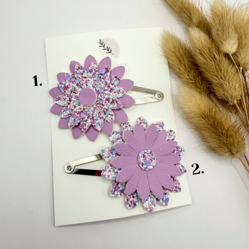 Hårspænder med Lilla Blomst & Glimmer – Sæt af 2 (ens spænder)