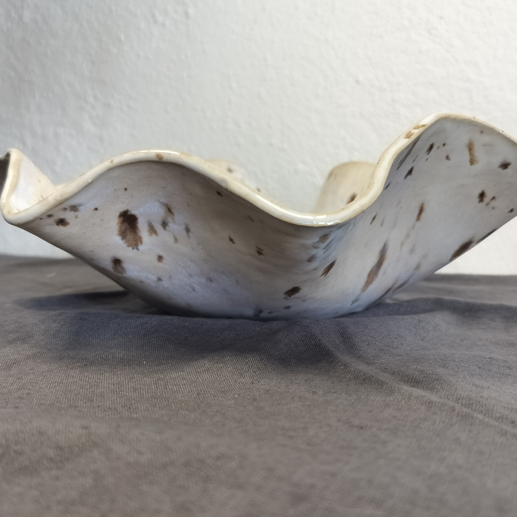 Mellem fad/skål – sand & lyse nuancer