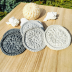 Hæklede bomuldsrondeller, flere farver, stor Ø 7,5cm, 2 stk.